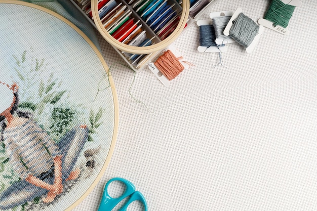 warsztat haftu, maszyna i ręczne narzędzia